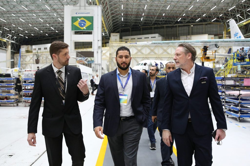 Embraer recebe príncipe saudita em São José dos Campos