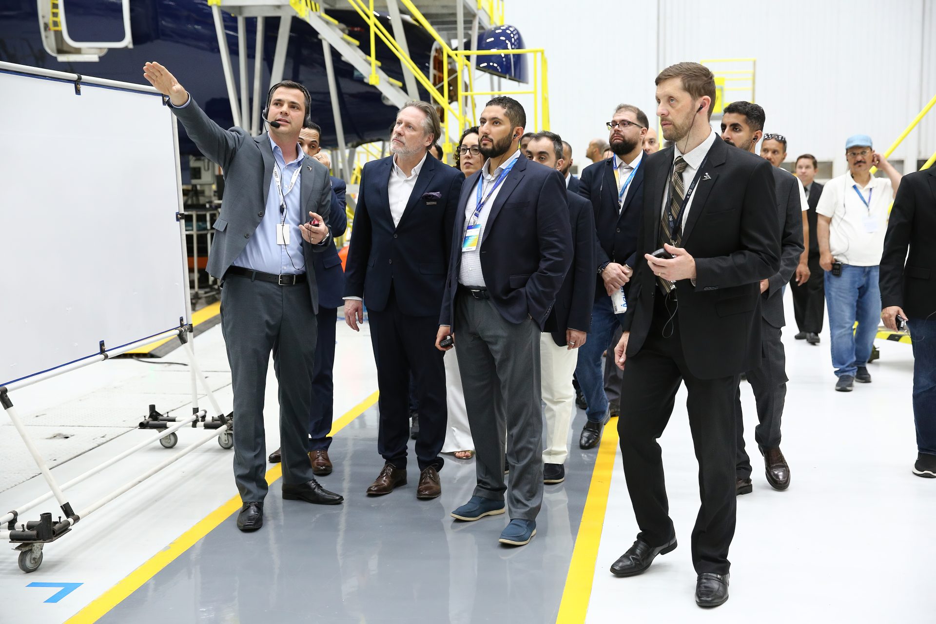 Embraer recebe príncipe saudita em São José dos Campos