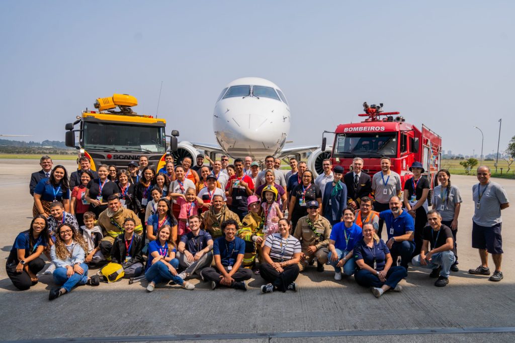 Fábrica da Embraer em São José dos Campos recebe visita especial