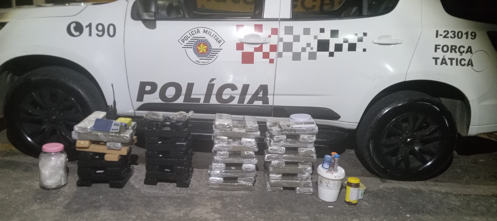 PM prende traficante com 76 tijolos de drogas em Guaratinguetá