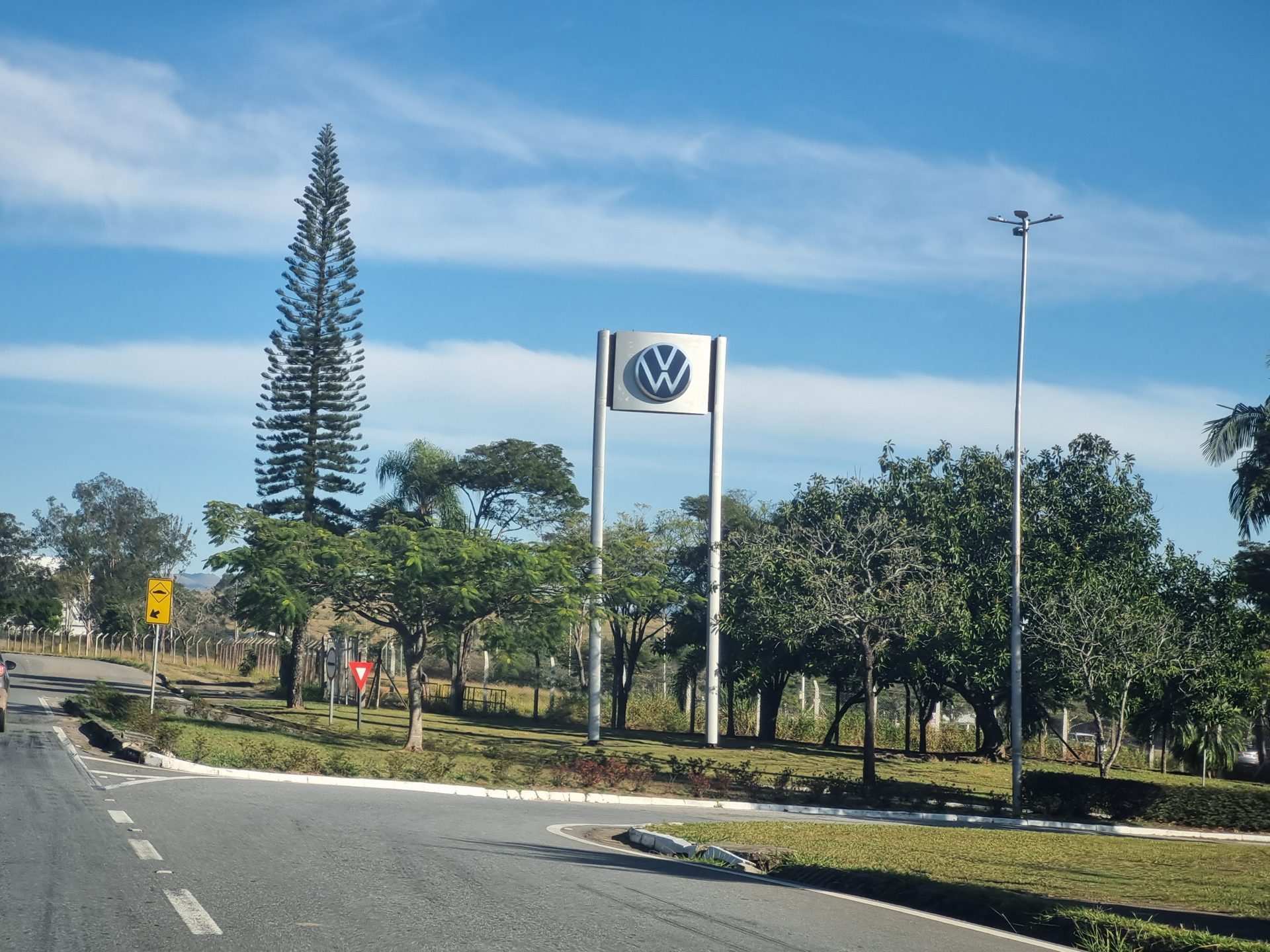 Funcionários acidentados na Volks Taubaté foram socorridos ao Hospital Regional