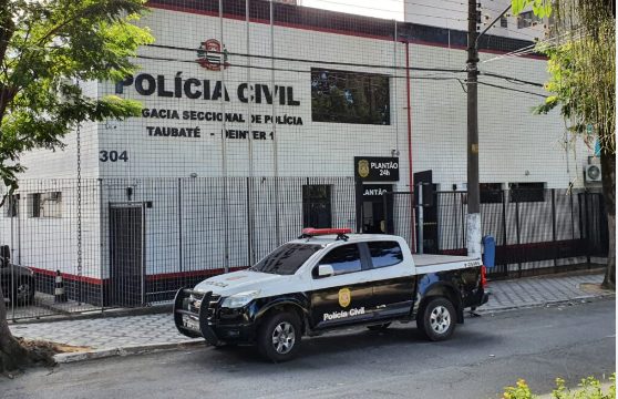 Quatro jovens são presos em flagrante após fuga pela via Dutra
