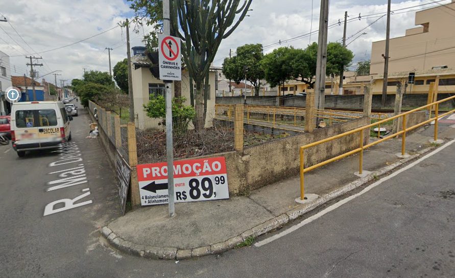 Trem impede fuga de ladrões