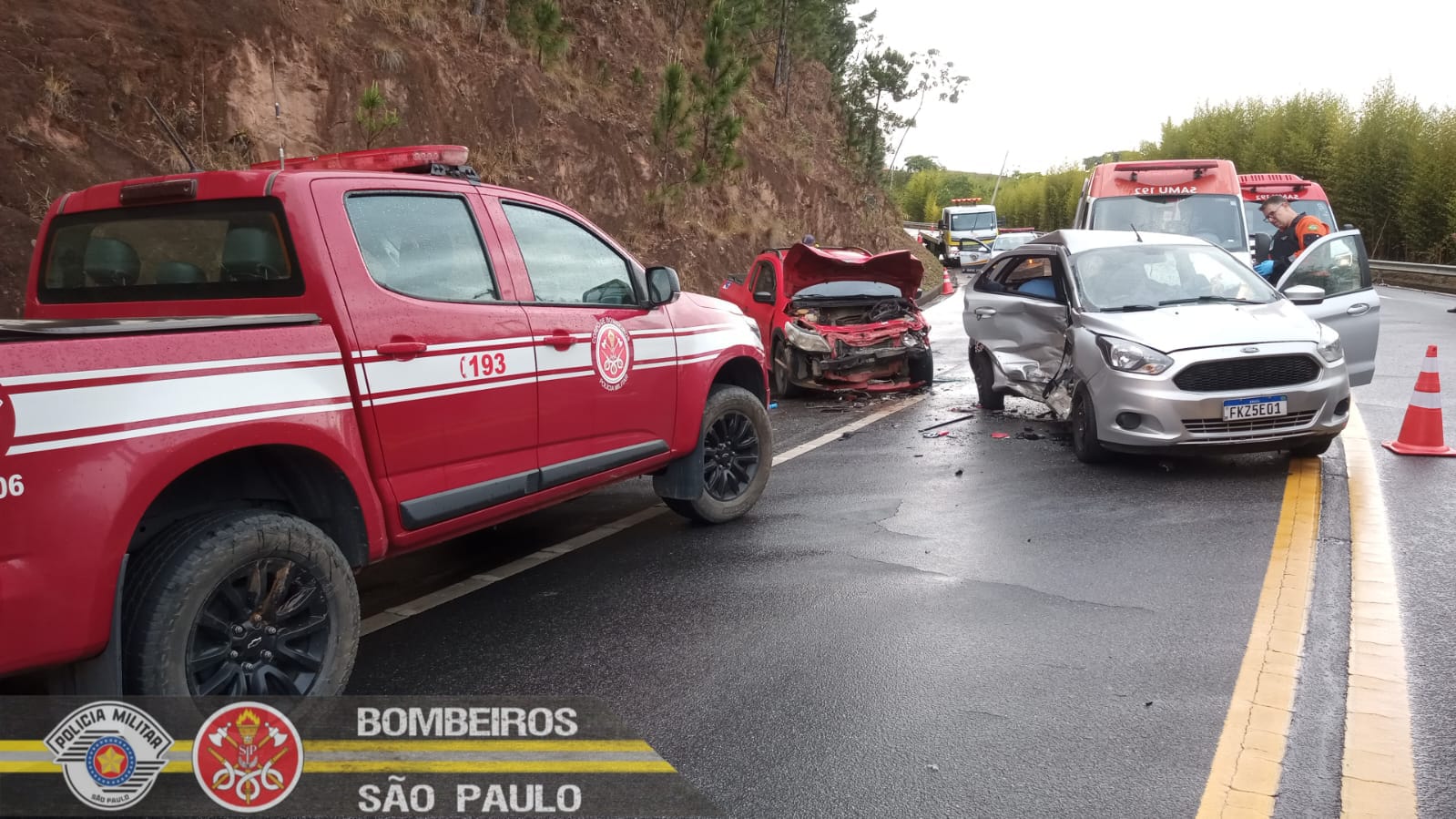 Grave acidente na Rodovia Oswaldo Cruz mata idoso e deixa outros dois feridos