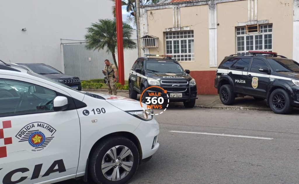 Polícia investiga sequestro e roubo de R$ 130 mil de pai e filho em Caraguá. Carro suspeito é apreendido em São José dos Campos 1 Polícia investiga sequestro e roubo de R$ 130 mil de pai e filho em Caraguá