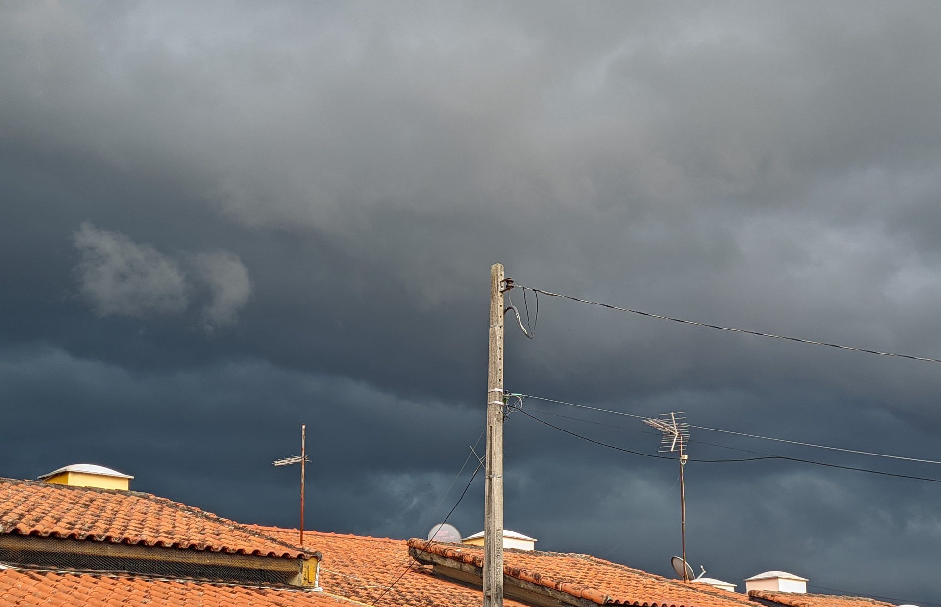 Chuva deve ser constante até o fim de semana no Vale do Paraíba e Litoral Norte