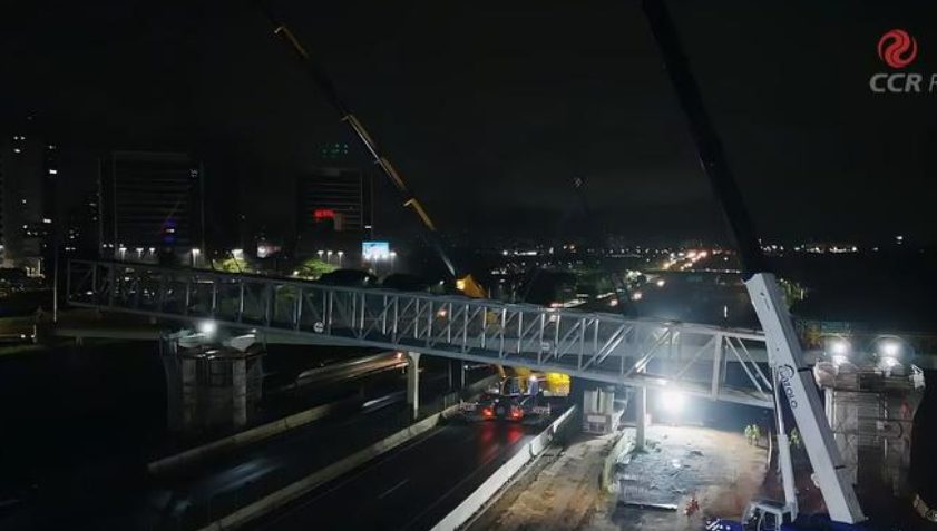 Assista como foi o lançamento de passarela na Via Dutra em São José dos Campos