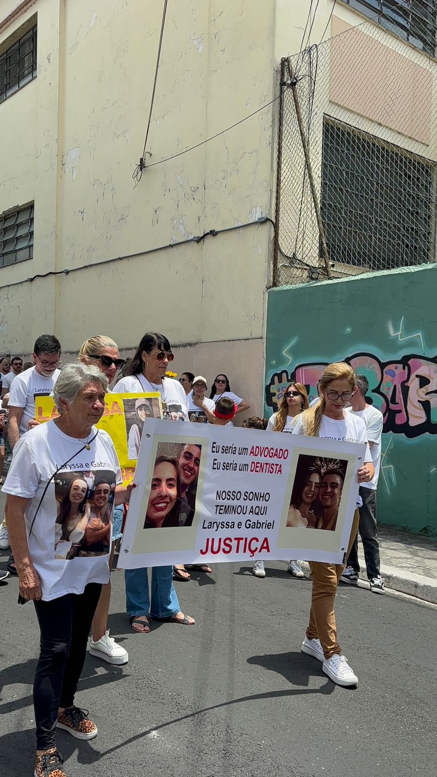 casal na Via Dutra em Caçapava
