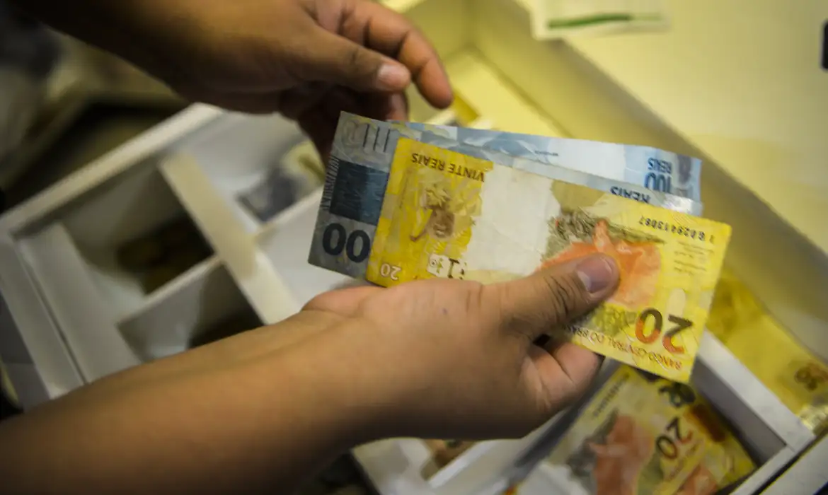 Golpe em Taubaté: Homem perde mais de R$ 63 mil em esquema fraudulento de investimentos