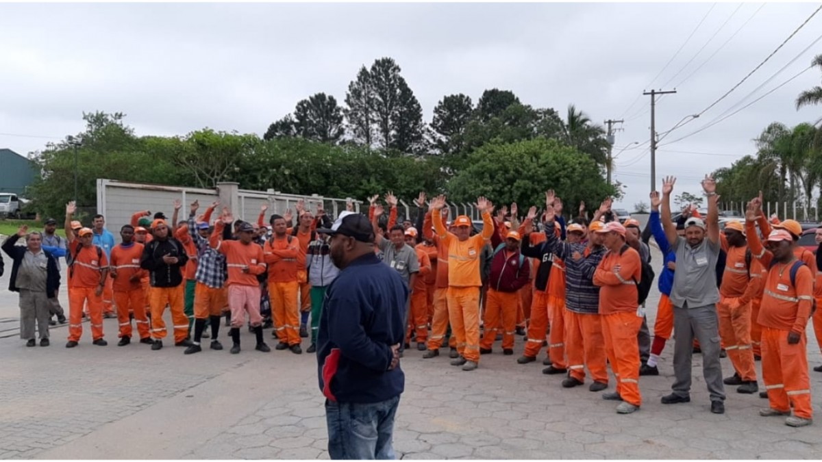 Coletores de lixo de Jacareí podem entrar em greve neste domingo (01)