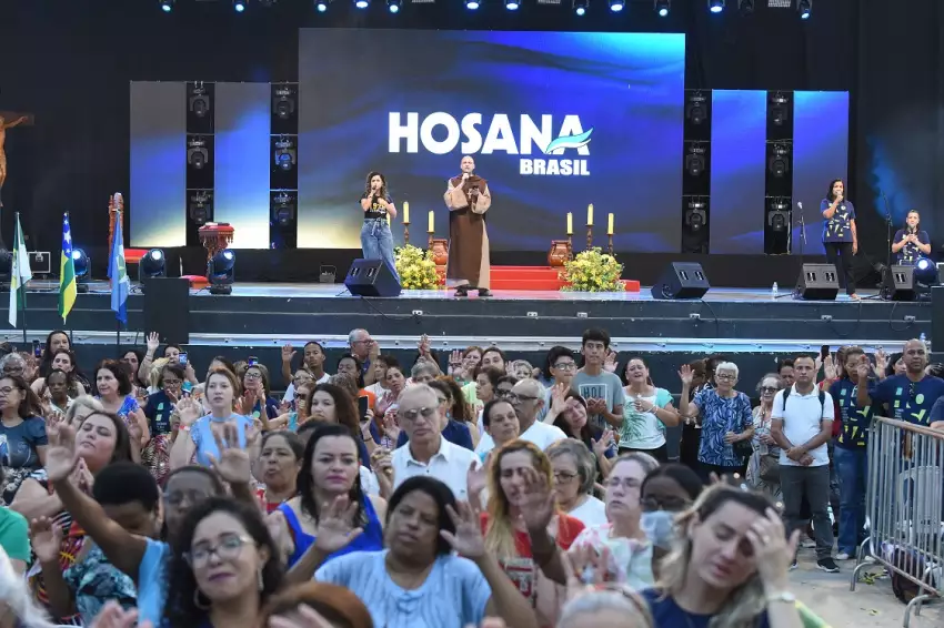 Padre Marcelo Rossi agita evento católico no Vale do Paraíba