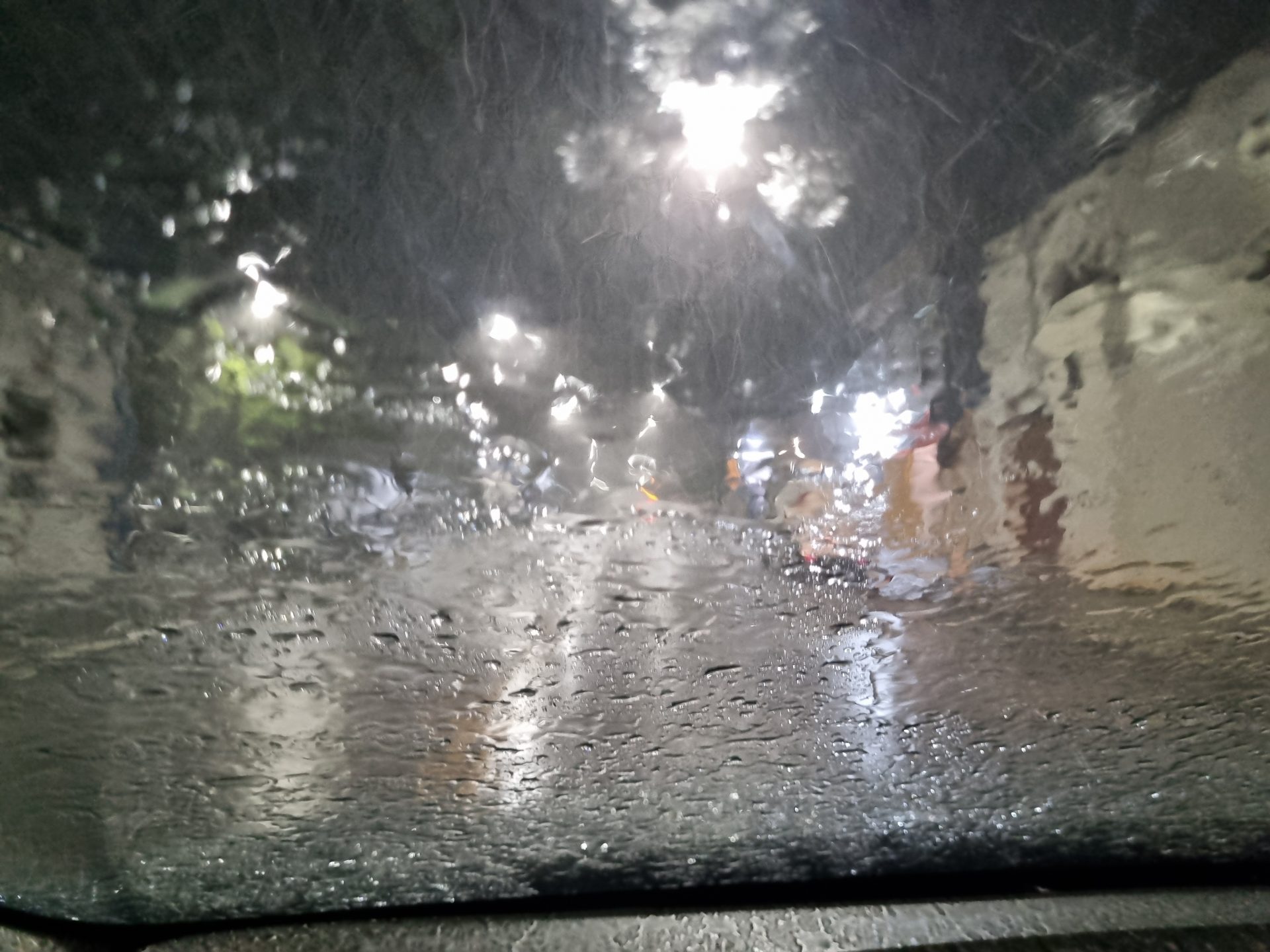 Frente fria muda o tempo no Vale do Paraíba após domingo de calor