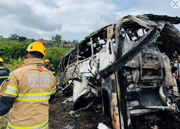 Aumenta para 38 o número de mortos no acidente em rodovia com ônibus que saiu de São Paulo