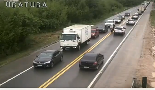 Motorista enfrenta lentidão nas estradas que dão acesso ao Litoral Norte de SP