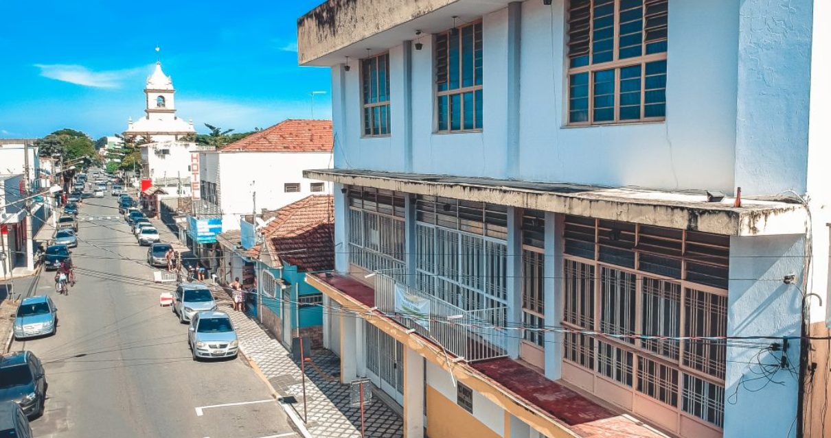 Prefeito eleito invade Prefeitura e impede pagamentos considerados essenciais em cidade do Vale do Paraíba