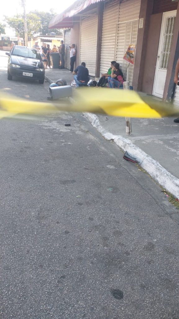 Jovem perde controle de moto
