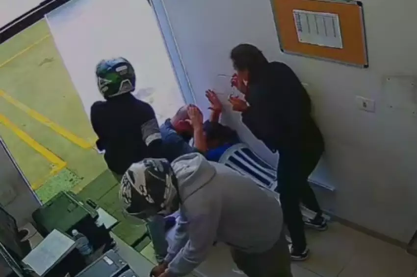 Homens roubam R$ 180 mil de posto de gasolina em São José dos Campos