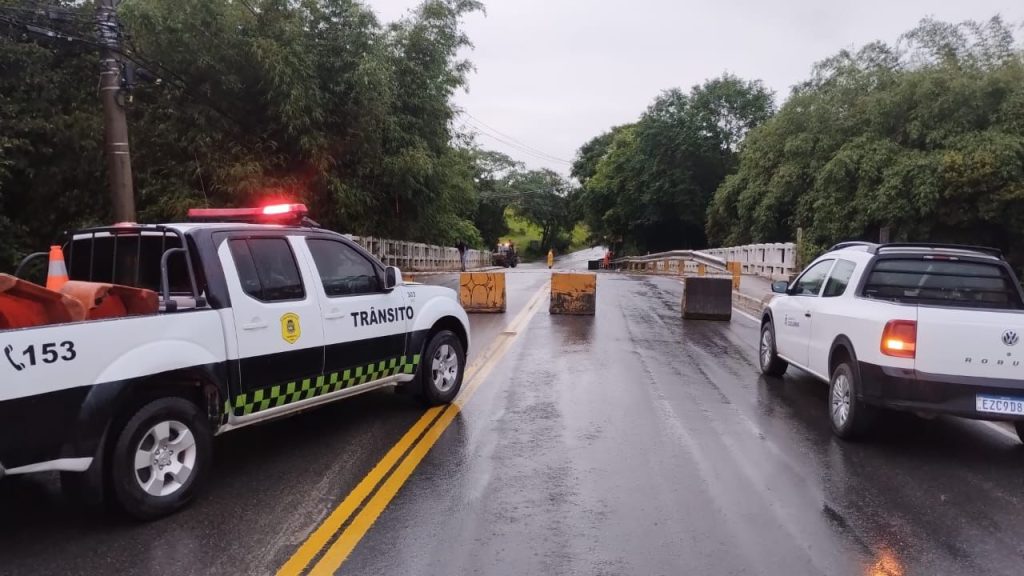 Ponte que liga Caçapava a Monteiro Lobato
