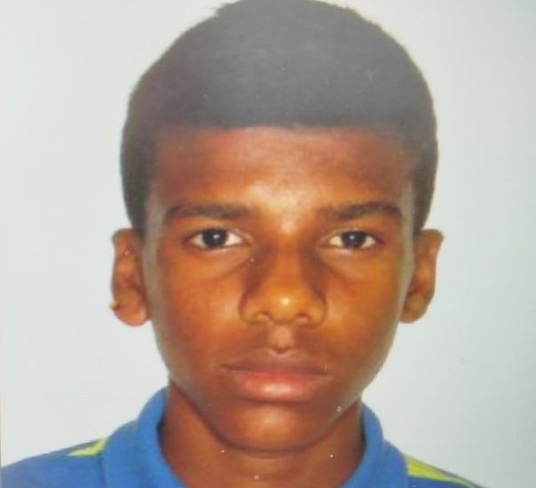 Jovem de 22 anos morre e mulher fica ferida em acidente na Dutra