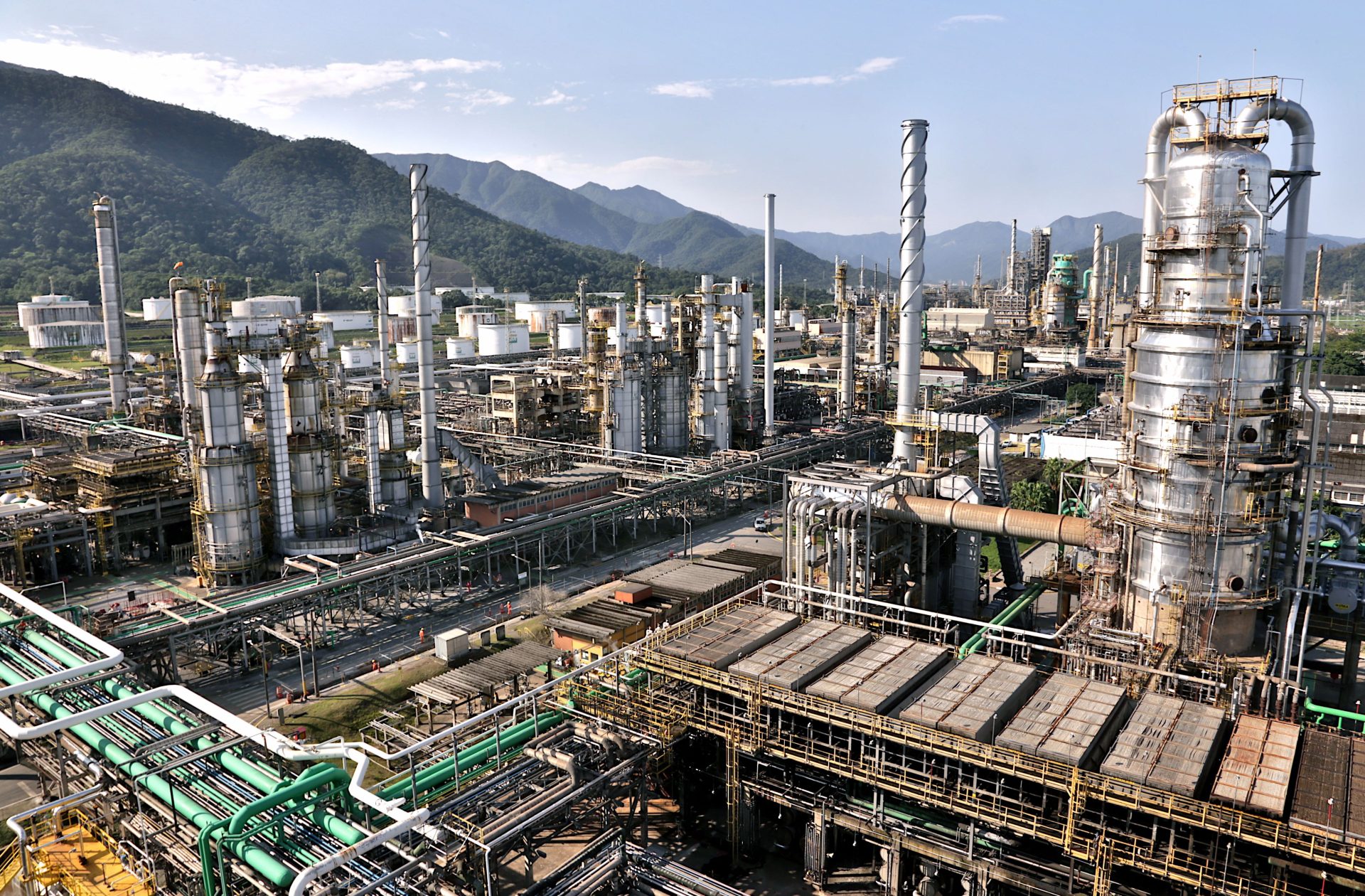 Petrobras aumenta em R$ 0,22 o litro do Diesel para as distribuidoras