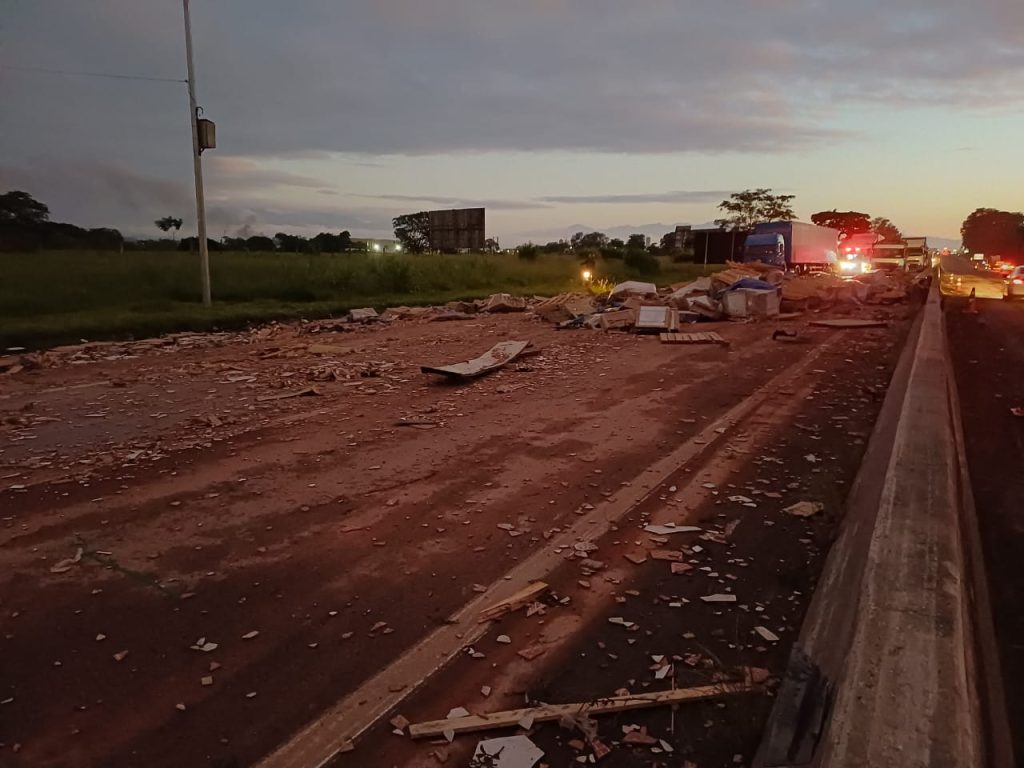 bloqueia totalmente Via Dutra