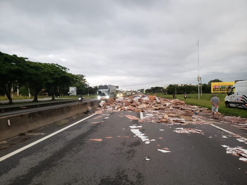 bloqueia totalmente Via Dutra