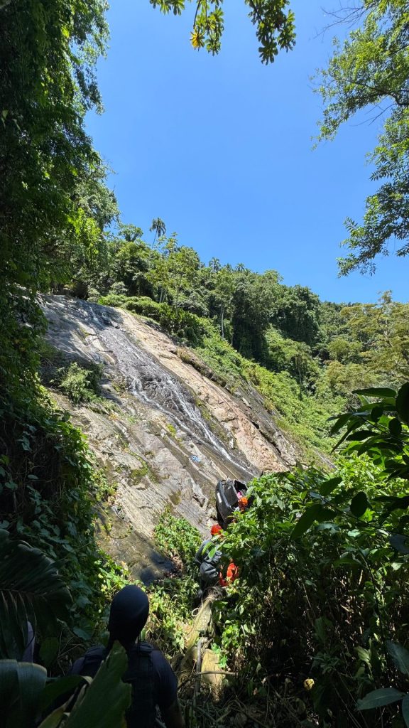 cachoeira em Ilhabela