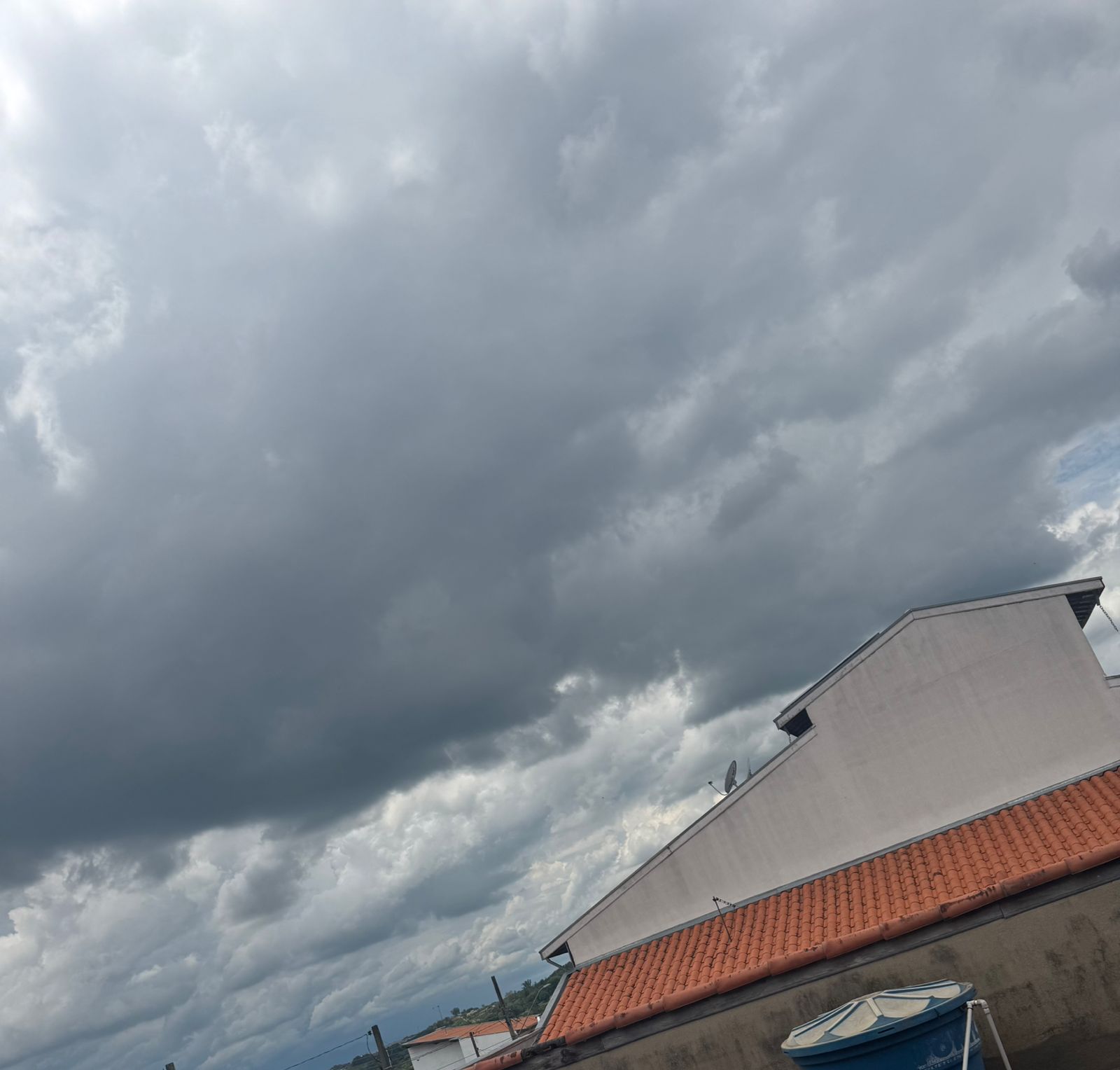 granizo e rajadas de vento