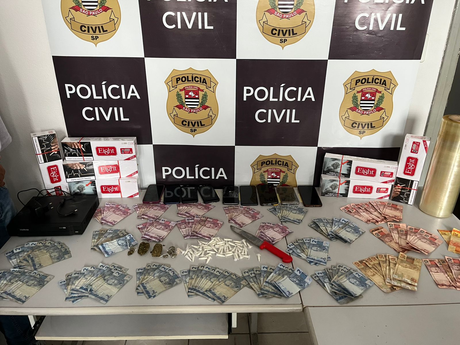 Polícia Civil de Caçapava prende cinco pessoas