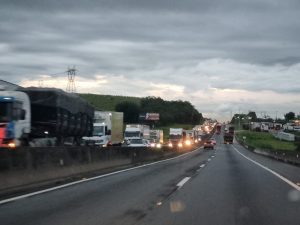 via Dutra é liberada em Pinda