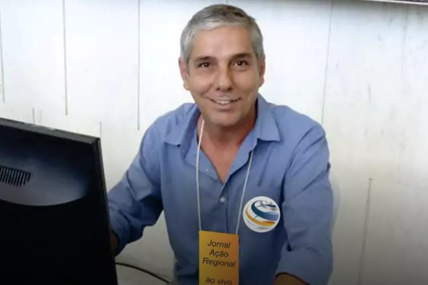 Jornalista é morto a tiros na frente da esposa