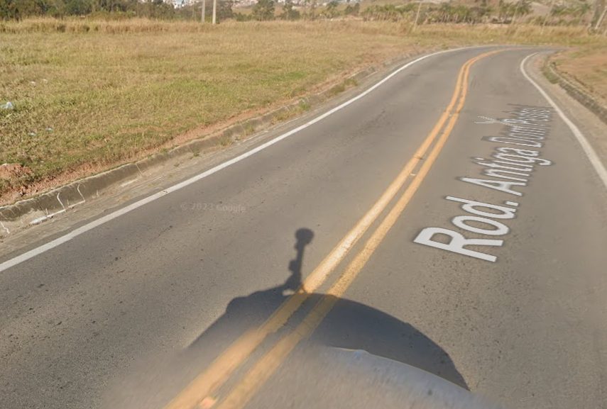 Motorista embriagado invade pista contrária
