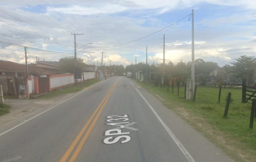 Idoso morre ao bater carro em árvore e capotar em Pinda