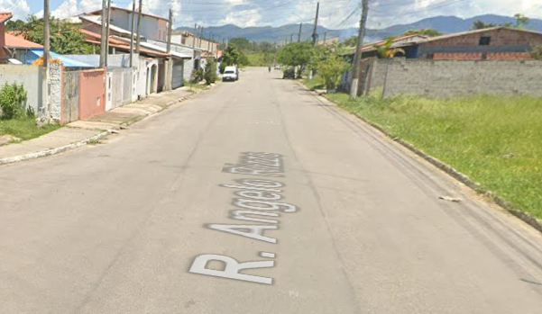 Carro é incendiado em Caçapava por dupla em moto durante a madrugada 1 Carro é incendiado em Caçapava