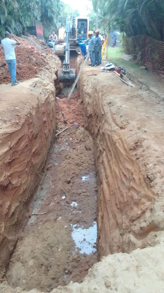 Dois homens morrem soterrados em obra da Sabesp, em Ubatuba 3 obra da Sabesp
