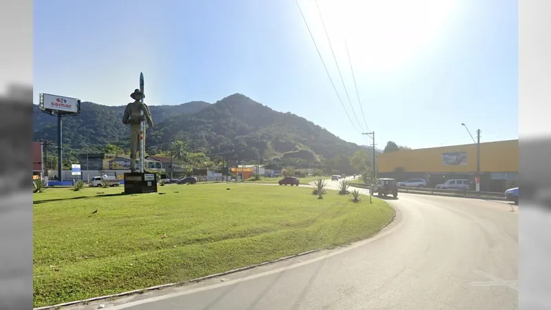 Motorista foge do local após atropelamento fatal na BR-101, em Ubatuba