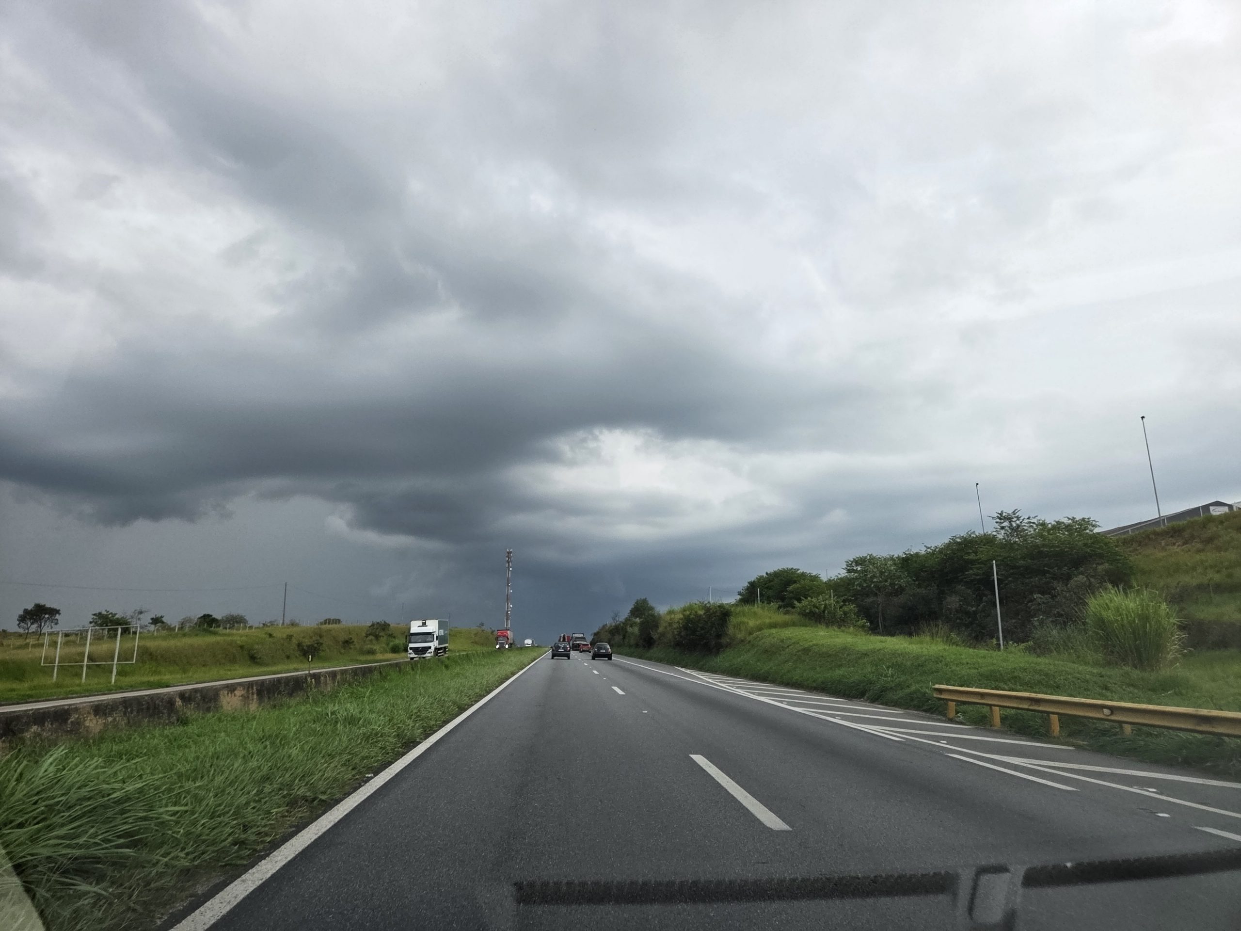 Frente fria pode trazer temporais