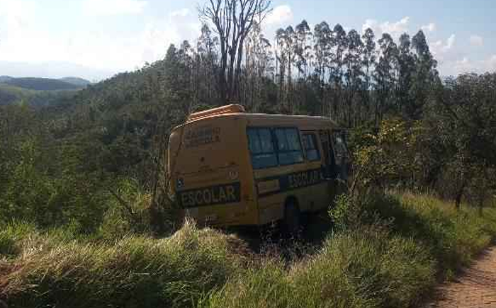 Acidente com ônibus escolar em Lorena deixa professores feridos 1 Acidente com ônibus escolar em Lorena