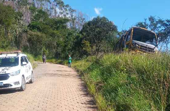 Acidente com ônibus escolar em Lorena deixa professores feridos 2 Acidente com ônibus escolar em Lorena