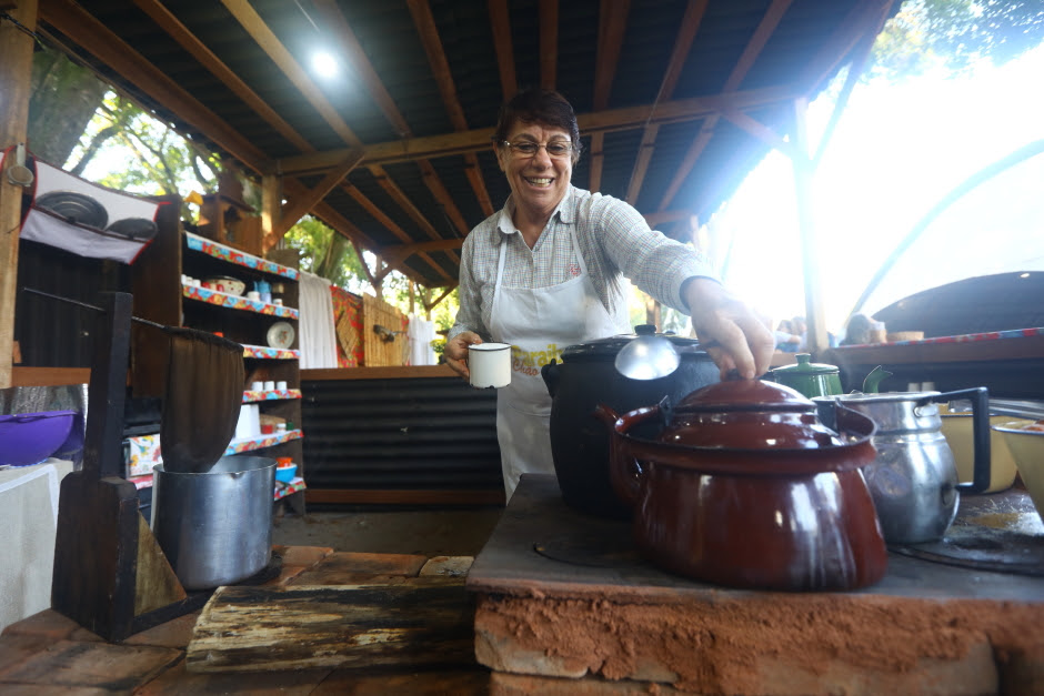 23ª Festa do Mineiro celebra cultura de Minas com comida típica e shows de Lô Borges e Adriana Farias em São José dos Campos