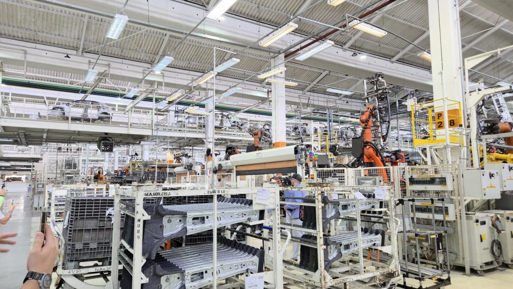 Vídeo - Direto da Volks Taubaté: Saiba como é produzido o Tera, que estreia no começo de junho 1 Como é produzido o tera