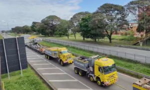 Carreta com carga especial