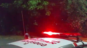 Policial militar é agredido com barra de ferro