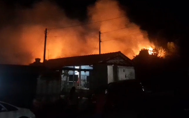Incêndio atinge cerâmica em Taubaté. Não hão informações de feridos