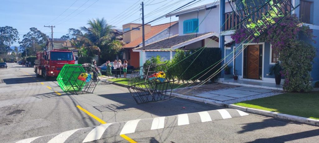 Balão cai na Avenida Independência em Taubaté