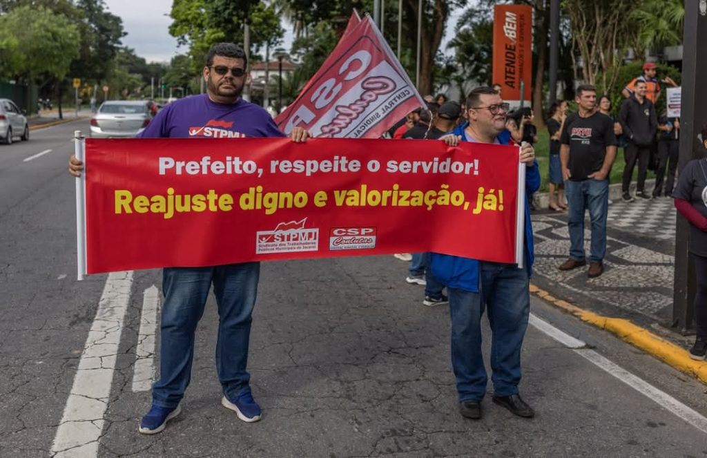 Servidores municipais de Jacareí anunciam greve