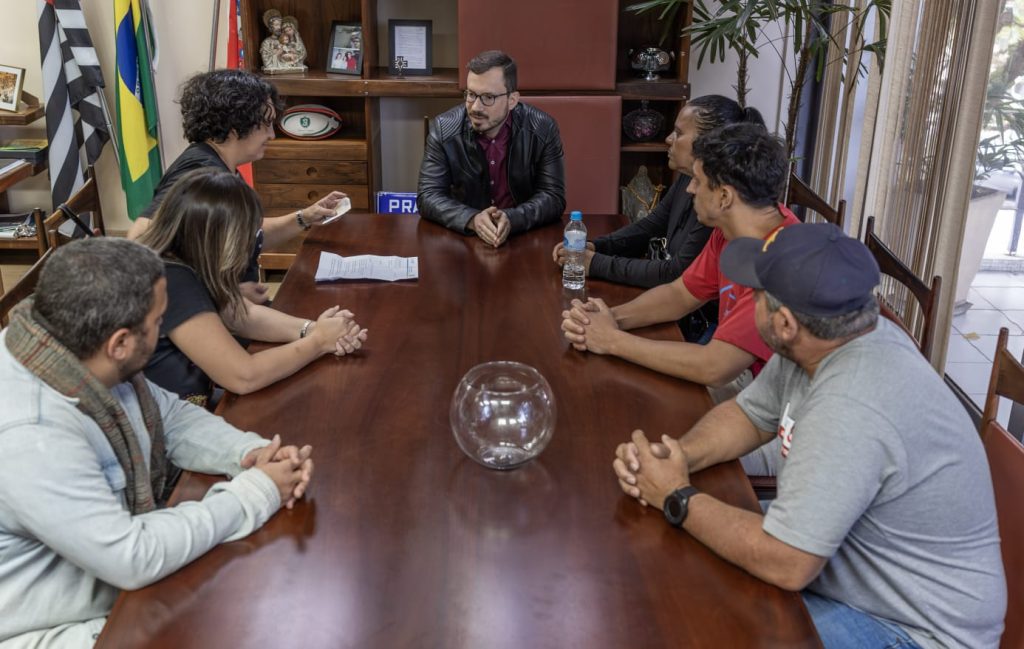Servidores de Jacareí são recebidos pelo Prefeito