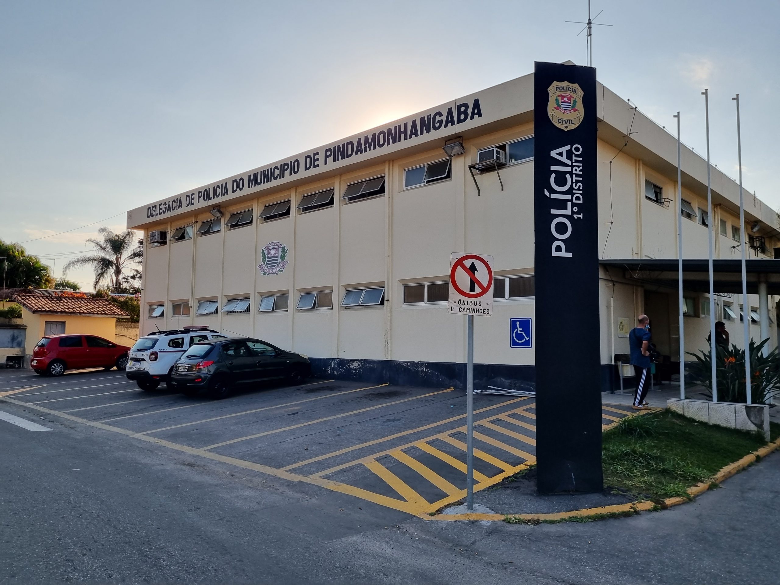 Homem é executado com vários tiros dentro de carro em Moreira César, em Pinda