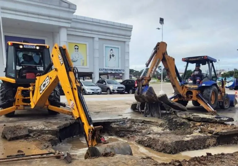 Rompimento de adutora deixa bairros de Jacareí sem água 1 bairros de Jacareí sem água