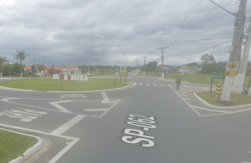 Mulher morre atropelada em rodovia do Vale do Paraíba